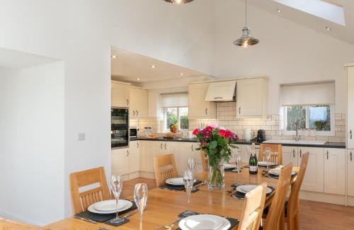 Llangeler Maison | 4 Bed in Llandysul 66640