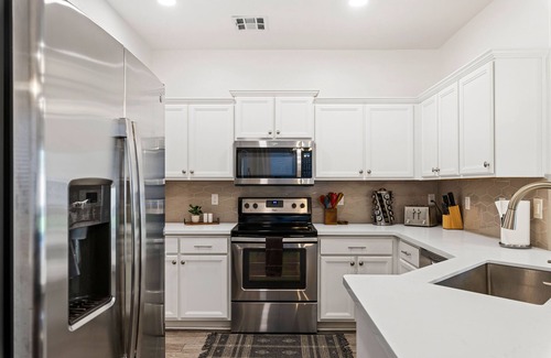 Villages At Queen Creek Maison | 4 Bed with Community Pool, Game Room, Minutes to Bell Bank Park!