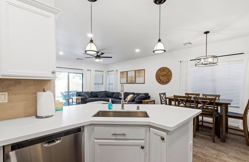 Villages At Queen Creek Maison | 4 Bed with Community Pool, Game Room, Minutes to Bell Bank Park!