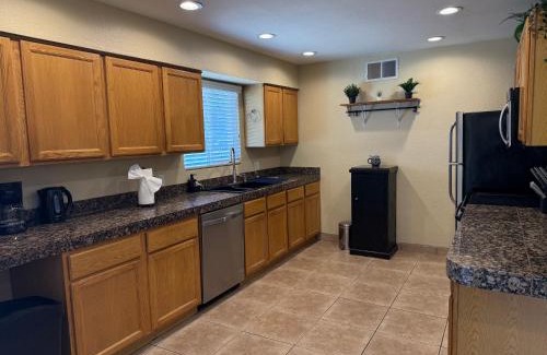 North Mountain Maison | 4 Bedrm 2 Ba Office WiFi Hiking House Central Phx