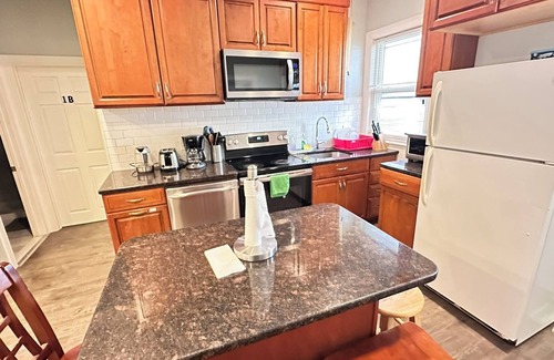East Somerville Appartement | Brand New 4 BR, parking gratuit, à proximité des transports en commun, à proximité de Boston et Cambridge