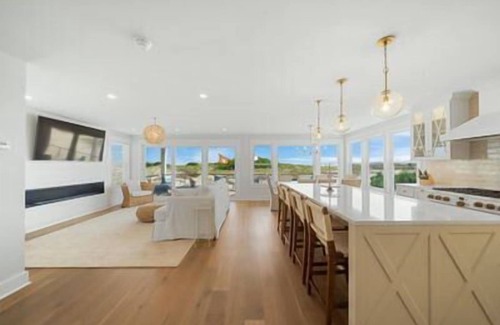Gold Coast Copropriété | 4 bedroom, 3 bath beach front property