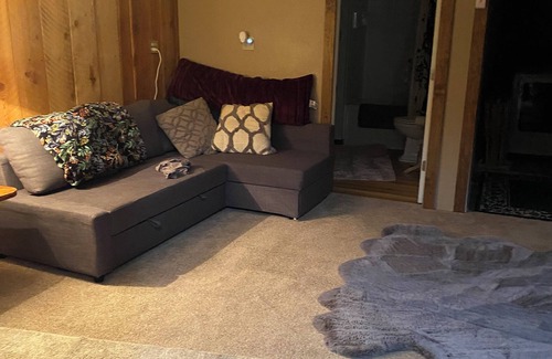 Heart of Missoula Maison | 4 bedroom 3 bath home on Easy street river and park outside back gate