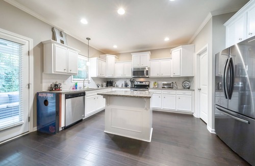 Opelika Maison | 4 bedroom/3 bath home with bonus spaces close to everything you need or want!