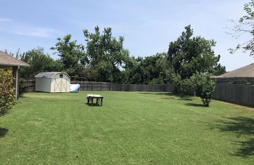 Oklahoma City Maison | 4 bedroom 3 bathroom home in middle of quiet neighborhood.