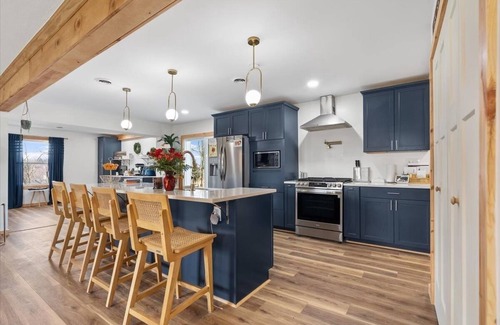 Bakerstown Maison | 4 bedroom 3 bathroom house with spacious deck and 1 acre