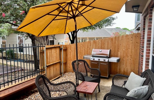 College Station Maison | 4 bedroom/4.5 bath luxury condominium 1 mile from the Texas A&M campus
