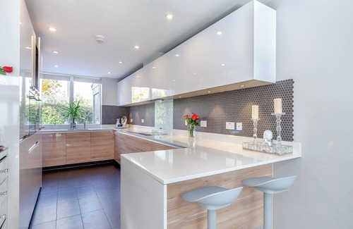Harold Wood Cottage | Spacious, large, bright property close to amenities and easy access to London.
