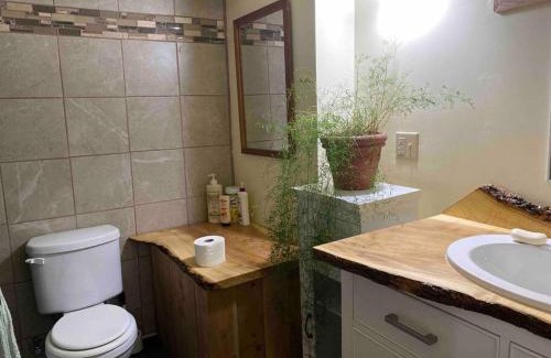 Tillsonburg Appartement | 4 bedroom apartment on 75 acre farm