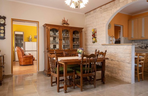 Sumber Maison | Superbe maison de 4 chambres à Sumber
