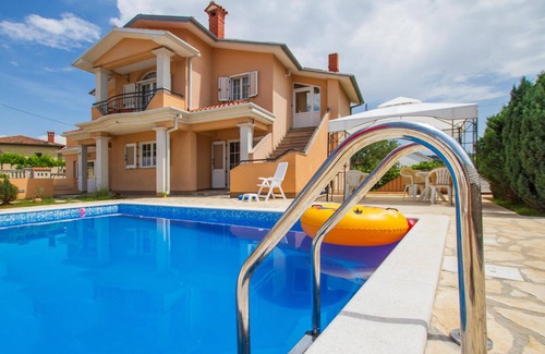 Vinez Maison | Superbe maison de 4 chambres à Labin