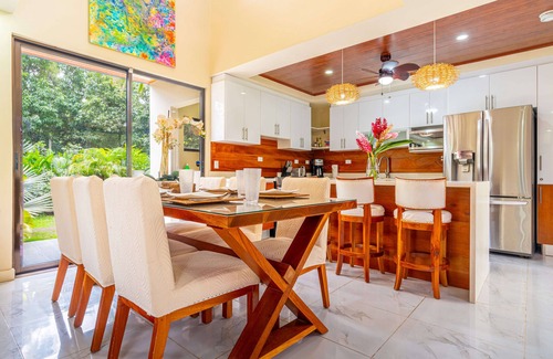 Parrita Maison | 4 bedroom-Beachfront-Luxury-Wildlife-Fast internet-private pool