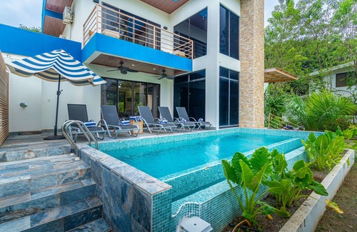 Parrita Maison | 4 bedroom-Beachfront-Luxury-Wildlife-Fast internet-private pool