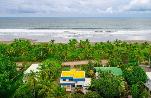 Parrita Maison | 4 bedroom-Beachfront-Luxury-Wildlife-Fast internet-private pool