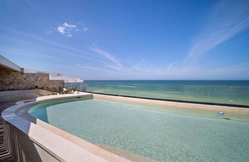 Miramar Appartement | 4-Bedroom Beachfront Apartment