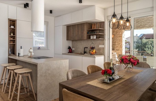 Brzac Maison | Belle maison de 4 chambres à Malinska