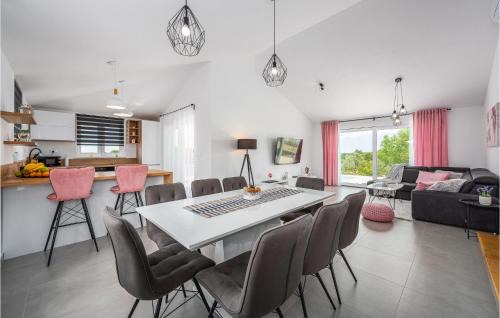 Orihi Maison | 4 Bedroom Beautiful Home In Barban