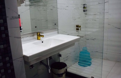 Fatehgarh Lit Et Petit-Déjeuner | 4-bedroom bed & breakfast in charming Farrukhabad with WiFi, AC