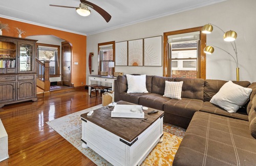 Toledo Maison | 4 Bedroom Boho Home. 5-10 minutes from all the hot spots!