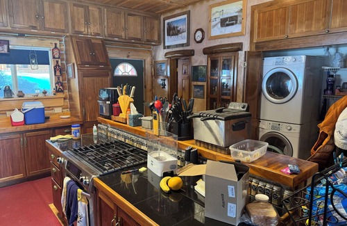 Mountain Home Cabine | 4-bedroom cabin in charming Pine Idaho with WiFi, AC, mountains, rive, lake