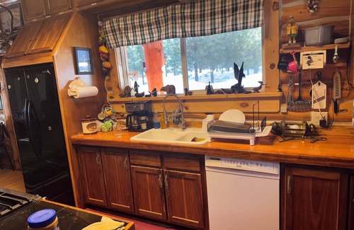 Mountain Home Cabine | 4-bedroom cabin in charming Pine Idaho with WiFi, AC, mountains, rive, lake