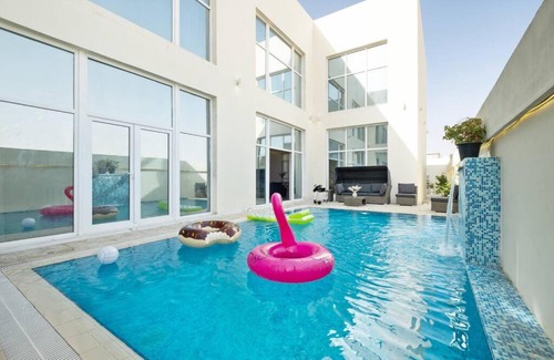 Madinat ash Shamal Maison | 4-Bedroom Chalet with Pool & Cinema