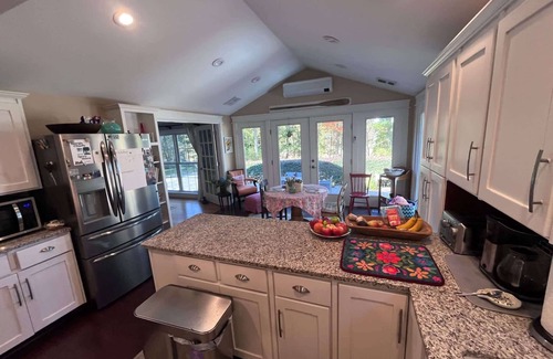 York Maison | 4 Bedroom Colonial, Hot Tub, Pool and Treehouse