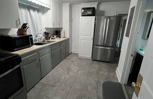 Vine Maison | 4-bedroom spacious home in the heart of Kalamazoo