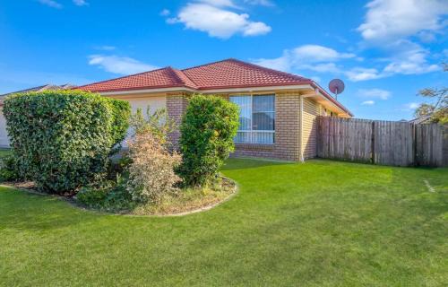 Raceview Maison | 4 bedroom entire house in Raceview,QLD 4305