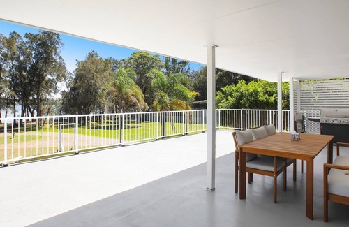 Sanctuary Point Maison | 4 Bedroom - Family Friendly home with direct access to the Basin