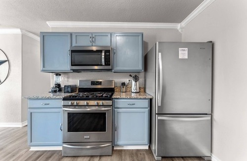 West San Antonio Maison | 4 Bedroom Family Oasis - 5 Mins to SeaWorld - Sleeps 12 - RiverWalk - King Suite