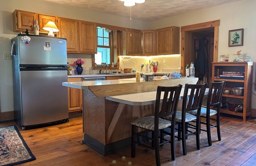 Coburn Maison | 4-bedroom farm house in Coburn with WiFi on beautiful 100 acre.