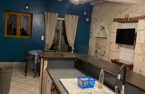 Saint-Bris-le-Vineux Maison | Vrbo Property