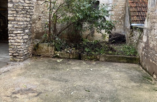 Saint-Bris-le-Vineux Maison | Vrbo Property