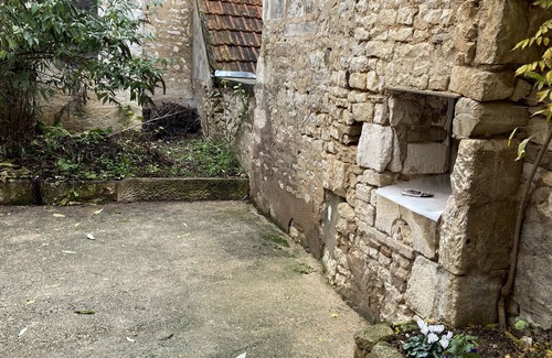 Saint-Bris-le-Vineux Maison | Vrbo Property