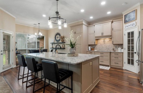 Bixby Maison | 4-Bedroom, Game Room, BBQ Grill, and Pool