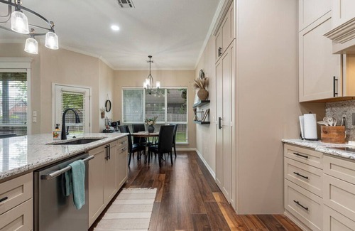 Bixby Maison | 4-Bedroom, Game Room, BBQ Grill, and Pool