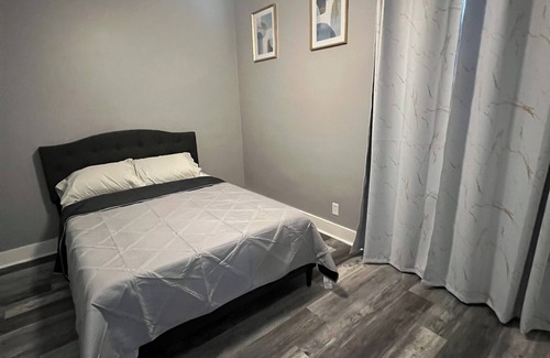 Old Brooklyn Maison | 4-bedroom home away from home in the heart of Cleveland