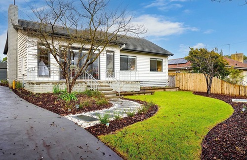 Heathmont Appartement | 4 Bedroom Home in Heathmont Perfect for Families