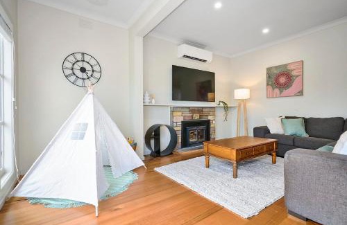Heathmont Appartement | 4 Bedroom Home in Heathmont Perfect for Families