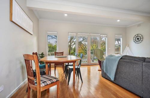 Heathmont Appartement | 4 Bedroom Home in Heathmont Perfect for Families