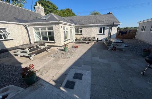 Sallins Maison | 4 Bedroom House between Sallins and Clane close to Nass ideal for Contractors or groups of workers