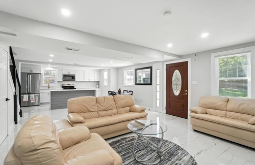 Northeast Columbus Maison | 4-bedroom house fencin and pivte gate
