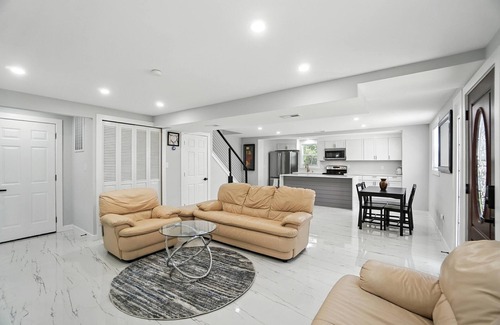 Northeast Columbus Maison | 4-bedroom house fencin and pivte gate