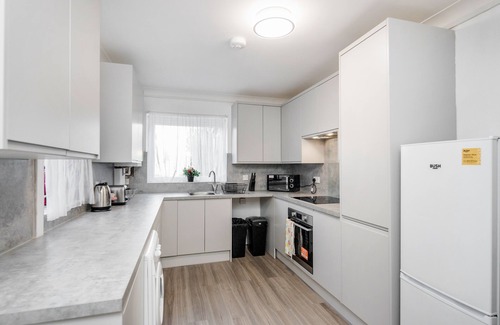 Chelmsford Maison | 4 bedroom House, Free Parking, Contractor's Haven