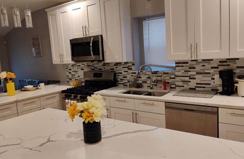 West Pullman Appartement | 4-bedroom house in brilliant Chicago with AC, WiFi. Enjoy your stay.