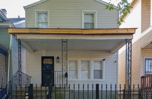 West Pullman Appartement | 4-bedroom house in brilliant Chicago with AC, WiFi. Enjoy your stay.