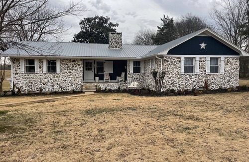 New Albany Maison | 4-bedroom house in nice New Albany with AC