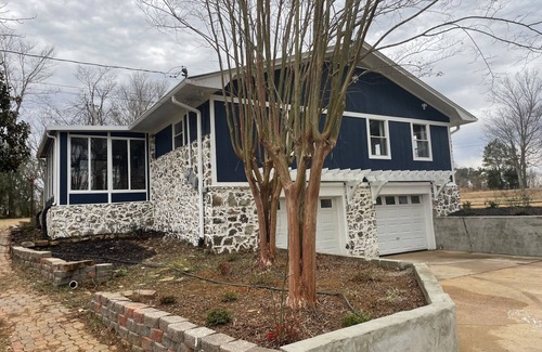 New Albany Maison | 4-bedroom house in nice New Albany with AC