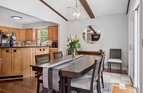 Mounds View Maison | 4-bedroom house in marvelous Mounds View with WiFi, AC